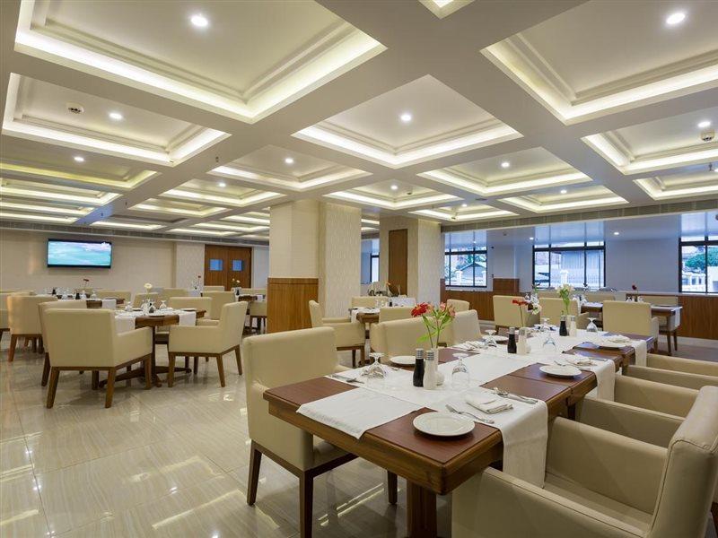 Classic Grande,A Member Of Radisson 임팔 외부 사진